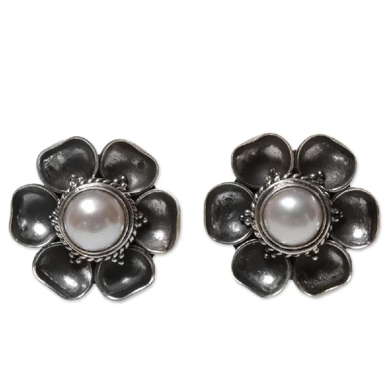 Handcrafted Sterling Silver 'Blooming White Roses' Cultured Pearl Earrings (Indonesia) - 0.7L*0.7W