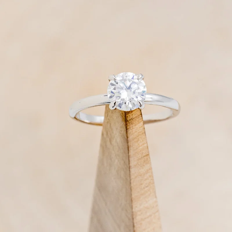 ROUND CUT MOISSANITE SOLITAIRE ENGAGEMENT RING